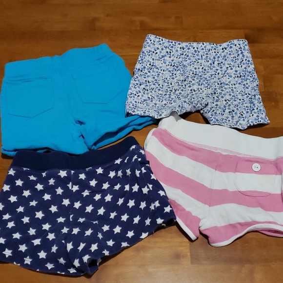 4 pairs of shorts size 4/4t - Picture 2 of 3